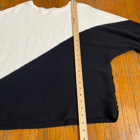 🆕 Vince Camuto Asymmetrical Color Block Cuffed Sleeve Crew Neck Sweater Size L - Picture 10 of 11